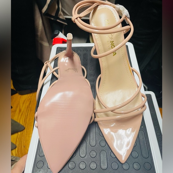 NWOT-Beautiful Strappy Sandals-Mauve colored - Picture 3 of 7